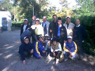 Foto di gruppo dei Thunder's five con la Coppa Italia e il trofeo del decennale