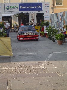 La mitica Opel Manta 2000  alla partenza del Rally di Mantova