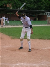 Sarwar gira la mazza per sfoderare una tremenda battuta!