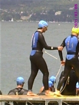 Alberto e Claudio entrano in acqua