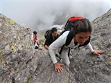 Florinda, visibilmente affaticata, si arrampica alla conquista della cima del Pizzo dei Tre Signori!