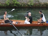 Imbarcazione sul naviglio con florinda  e gli operatori che riprendono