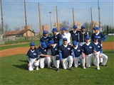 Il gruppo dei lampi al Derby giocato sul diamante Kennedy il 3 aprile 2011.