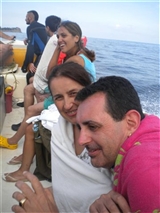 Umberto, Giovanna e Florinda sulla barca.