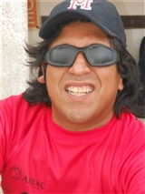 Rollye, occhiali scuri sembra un attore