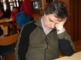 Domenico sfinito dopo l’incontro,dorme seduto
