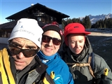 Lorenzo, Francesco e Coccolina - Capanna e monti dietro