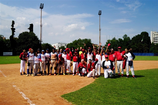 Foto di gruppo Thunder's 5 e Tigers Cagliari.