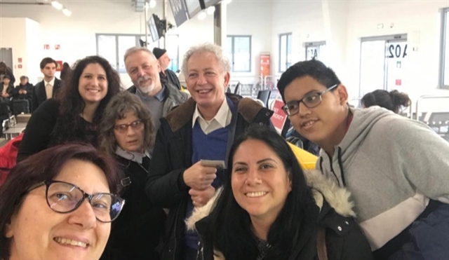 Foto di gruppo arcieristico; da sinistra  Donatella Pellegrini Rebecca Rabozzi (arbitro Fitarco) Loredana Ruisi Armando Bonechi Mario Di Vita Daniela e Matias Altamirano.