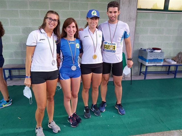 da sinistra chiara boniardi (guida di gaia rizzi) e gaia rizzi - medaglia di argento, Arjola dedaj e andrea rigobello (guida di arjola dedaj) - medaglia d'oro