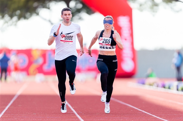 Arjola Dedaj Con Guida Andrea Rigobello All'arrivo Dei 100m.