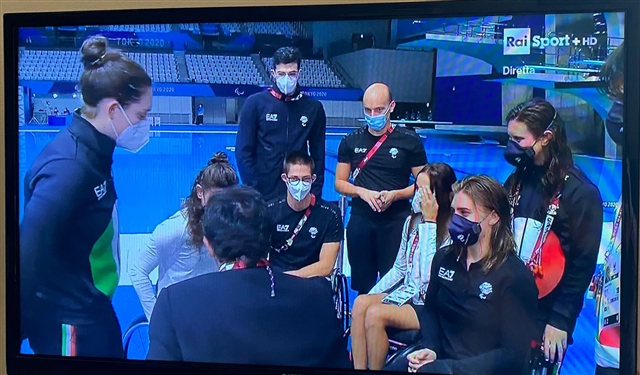 Foto In Zona Mista Insieme Con Alcuni Suoi Compagni Di Nazionale