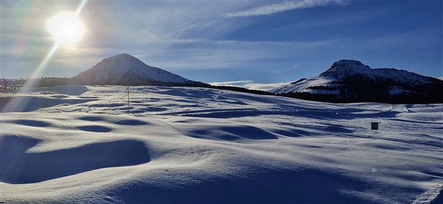 Le dune di neve sotto il bellissimo sole a Lavazè.