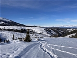 La stupenda vallata sotto le piste che si vede salendo a Malga Ora.
