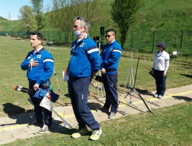 Sentitissimo Momento Dell'inno Nazionale Che Apre L'evento,Con Gli Arcieri Del GSD Sulla Linea Di Tiro.