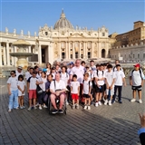 Il Gruppo Dell'Accademia Scherma Milano In Piazza San Pietro
