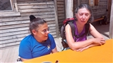 La Coccolina e Silvia al tavolo del rifugio Principe.
