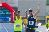 Alessandro e samir esultano sul traguardo dei 400 m
