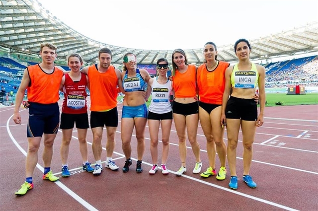 foto di gruppo della gara femminile alla fine della corsa al Golden Gala di Roma