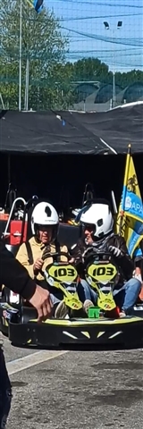 Giuli sul go kart.